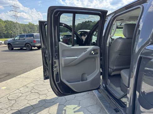 Used 2015 Nissan Frontier SL AWD/4WD image 7