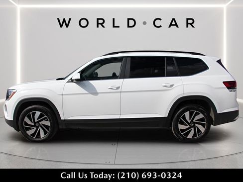 Used 2025 Volkswagen Atlas SE image 4