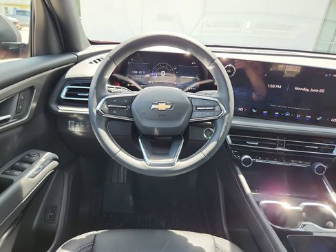 New 2026 Chevrolet Traverse LT w/ Driver Confidence Package AWD/4WD image 18