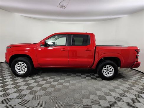 Used 2024 Nissan Frontier SV image 2