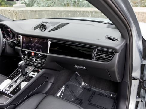 Certified 2026 Porsche Macan AWD/4WD image 64