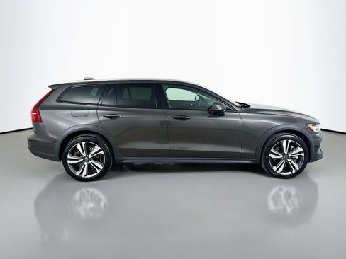 Used 2025 Volvo V60 B5 Cross Country Plus AWD/4WD image 4