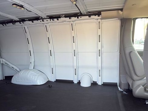 New 2025 Chevrolet Express 2500 w/ Enhanced Convenience Package image 10