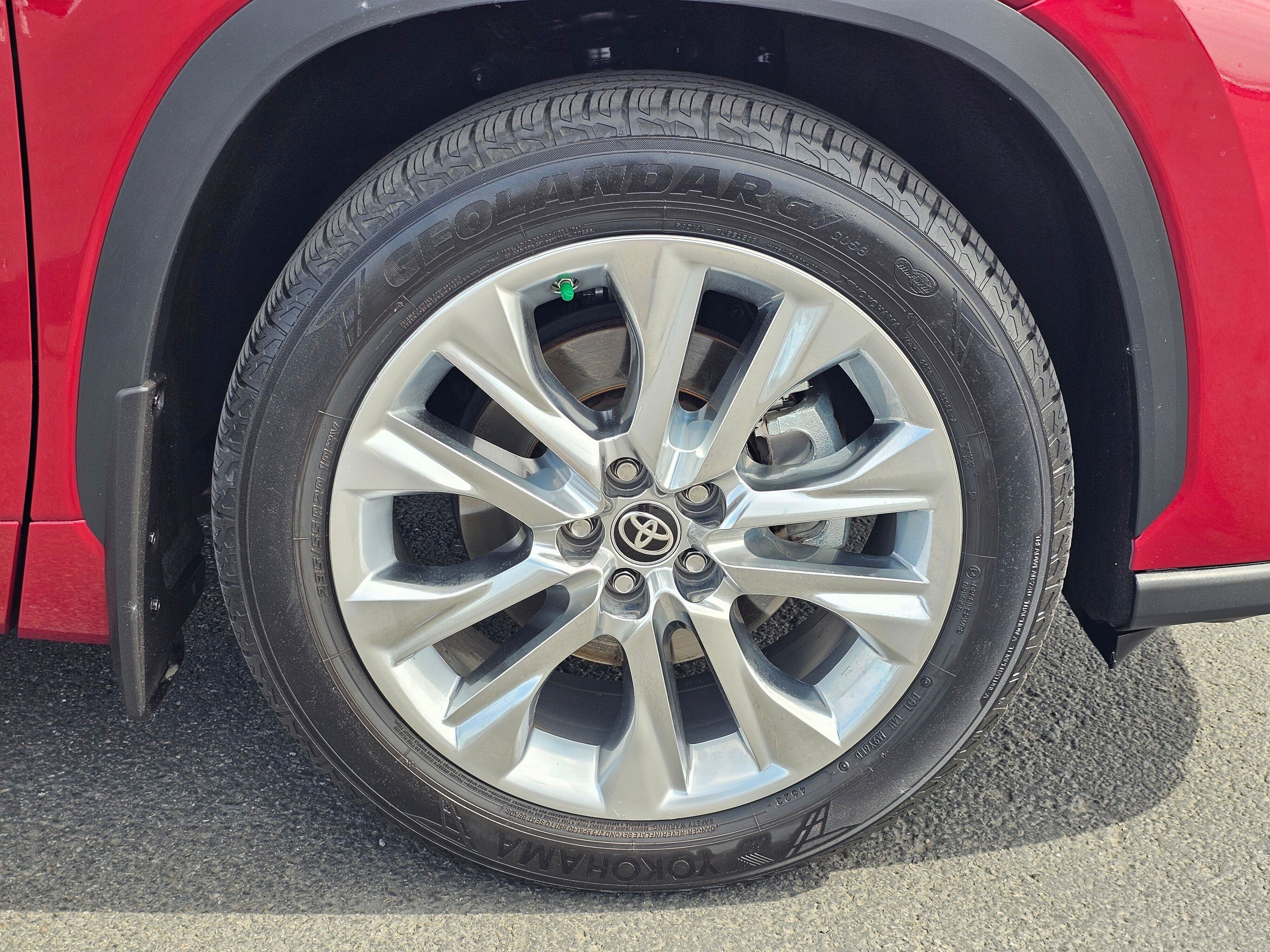 Certified 2021 Toyota Highlander Limited AWD/4WD image 8