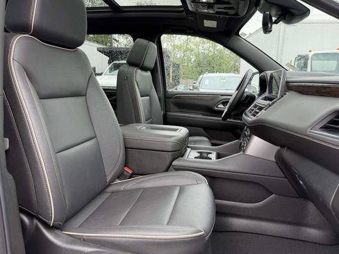 Used 2024 Chevrolet Suburban Premier w/ Premium Package AWD/4WD image 28