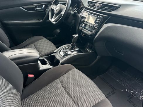 Used 2018 Nissan Rogue Sport SV image 17