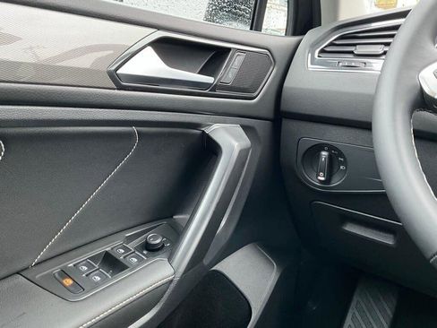Used 2022 Volkswagen Tiguan SE image 22