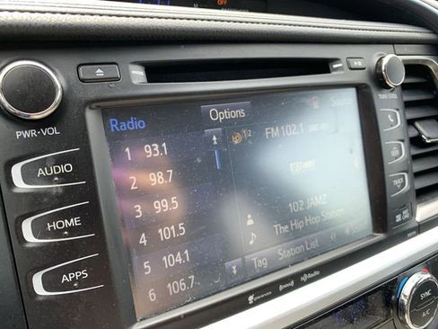 Used 2018 Toyota Highlander XLE image 24