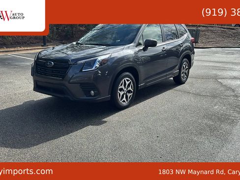 Used 2023 Subaru Forester Premium image 1