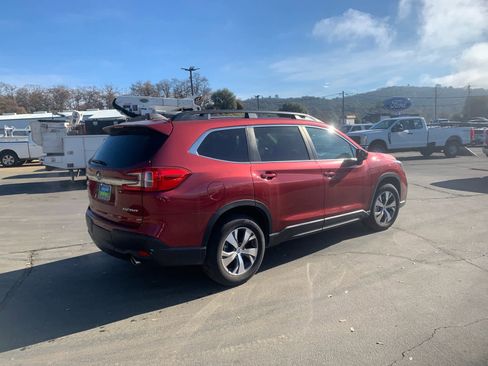 Used 2024 Subaru Ascent Premium w/ Convenience Package image 5