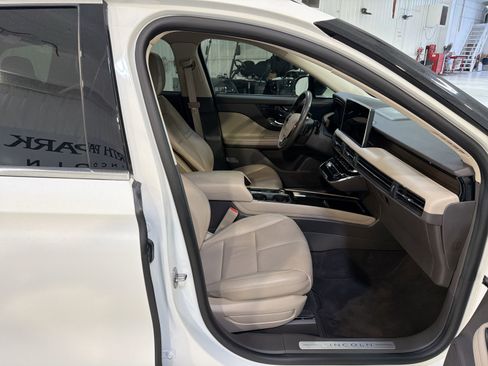Used 2024 Lincoln Corsair Reserve image 28