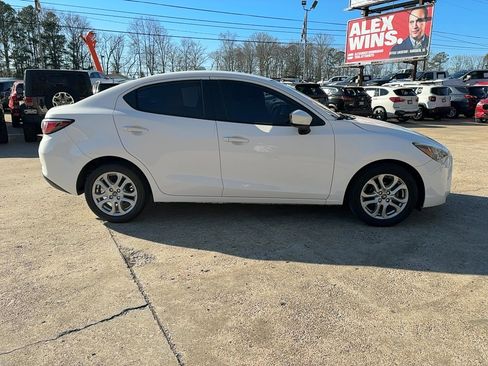 Used 2017 Toyota Yaris iA image 5