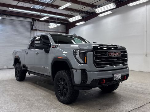 Used 2025 GMC Sierra 2500 AT4 w/ AT4 Premium Plus Package image 25