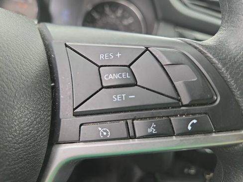 Used 2018 Nissan Rogue SV AWD/4WD image 17