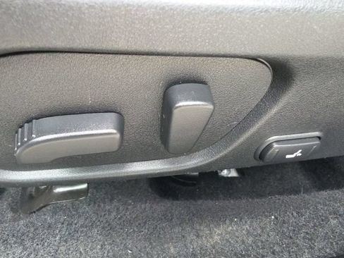 Used 2018 Subaru Forester 2.5i Touring AWD/4WD image 18