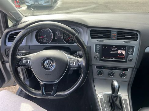 Used 2016 Volkswagen Golf S image 23