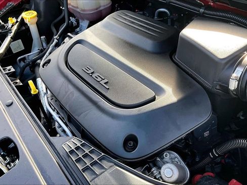 Used 2024 Chrysler Pacifica Touring-L image 31