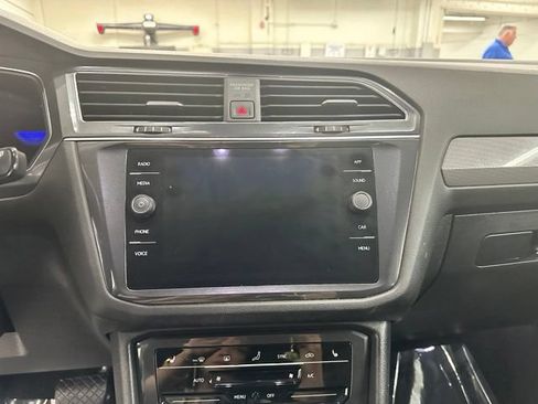 Used 2023 Volkswagen Tiguan SE AWD/4WD image 5