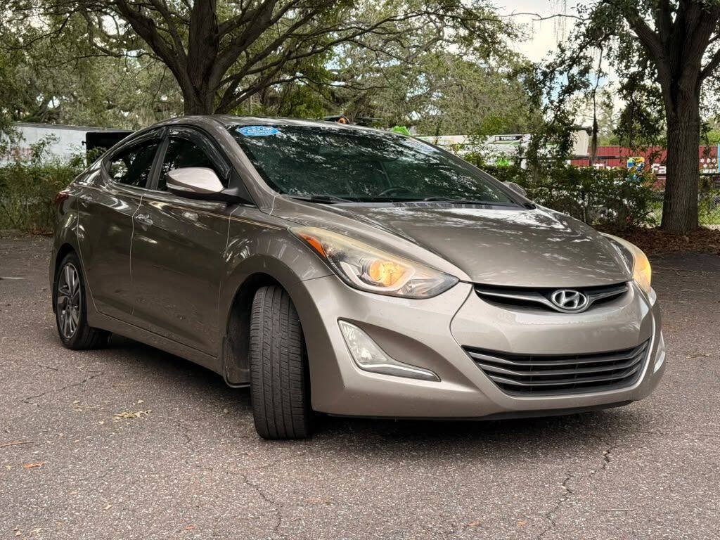 Used 2015 Hyundai Elantra Limited w/ Option Group 05 FWD image 3