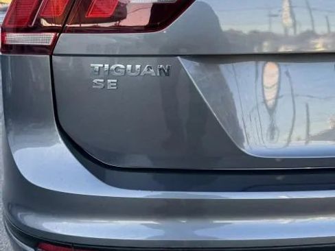 Used 2020 Volkswagen Tiguan SE R-Line image 10