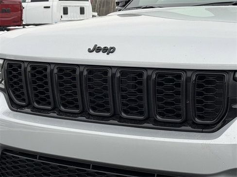 New 2025 Jeep Grand Cherokee Limited w/ Trailer Tow Package image 38