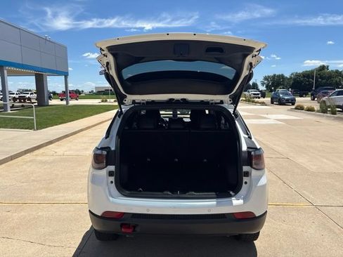 Used 2025 Jeep Compass Trailhawk AWD/4WD image 16