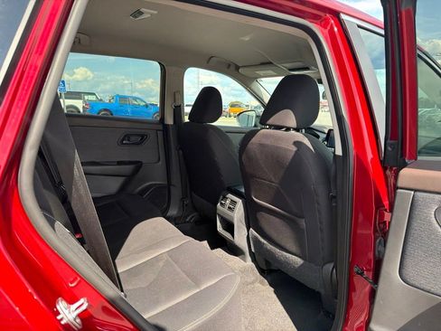 Used 2023 Nissan Rogue S AWD/4WD image 19