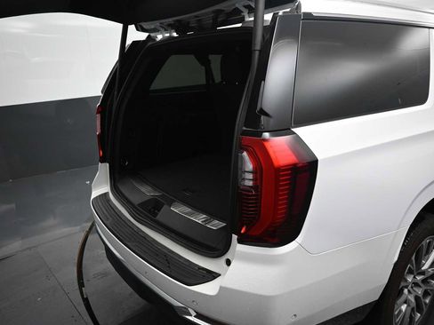 Used 2025 GMC Yukon XL Denali AWD/4WD image 25