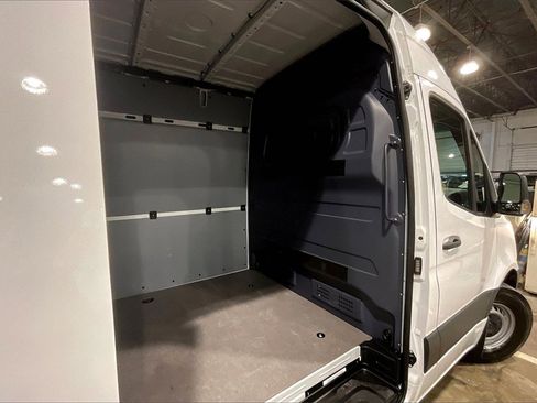 Used 2025 Mercedes-Benz Sprinter 2500 image 12