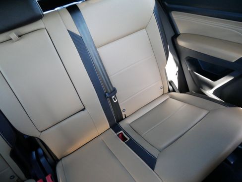 Certified 2021 Volkswagen Atlas Cross Sport SE w/ Panoramic Sunroof Package image 14