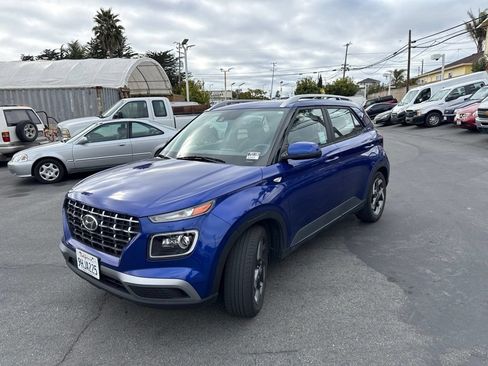 Used 2022 Hyundai Venue Limited FWD image 2