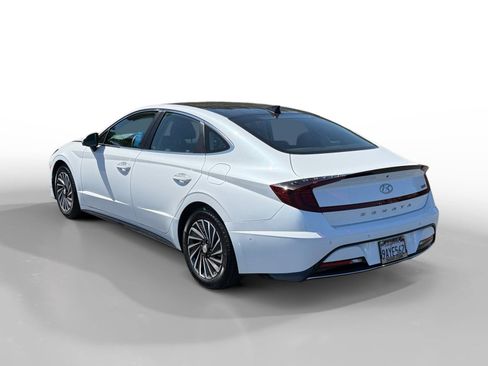 Certified 2022 Hyundai Sonata Limited w/ Cargo Package FWD image 3