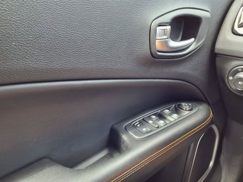 Used 2019 Jeep Compass Limited AWD/4WD image 18