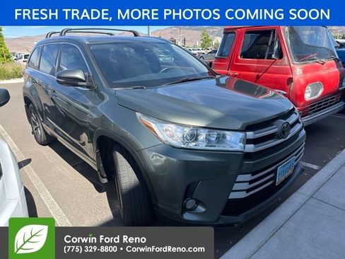 Used 2017 Toyota Highlander XLE AWD/4WD image 1