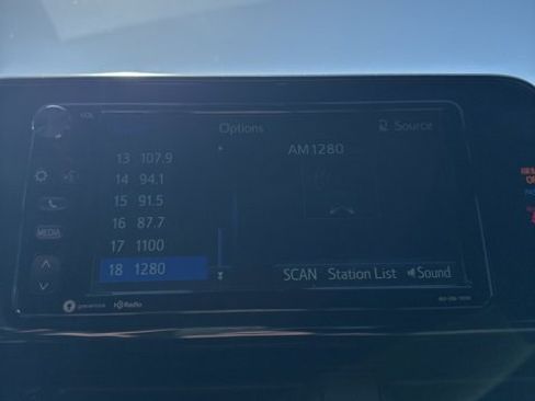 Used 2018 Toyota C-HR XLE image 9