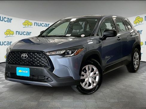 Used 2025 Toyota Corolla Cross L AWD/4WD image 3