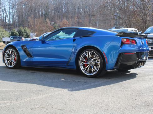 Used 2015 Chevrolet Corvette Z06 w/ 3LZ Preferred Equipment Group image 4