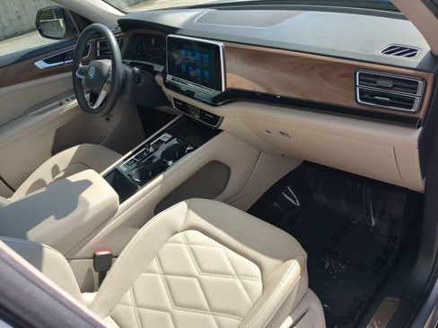 Certified 2024 Volkswagen Atlas SE FWD image 13