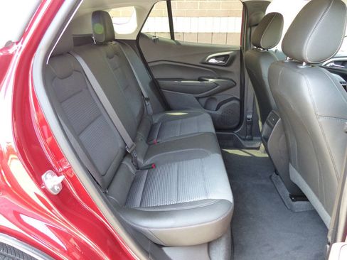 Used 2025 Chevrolet Trax LT w/ LT Convenience Package FWD image 31