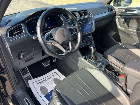 Used 2022 Volkswagen Tiguan SE R-Line image 14