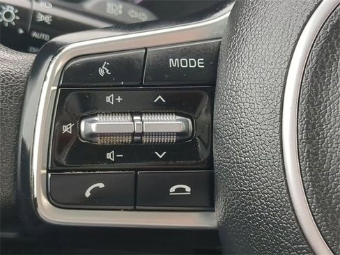 Used 2022 Kia Sorento LX image 22