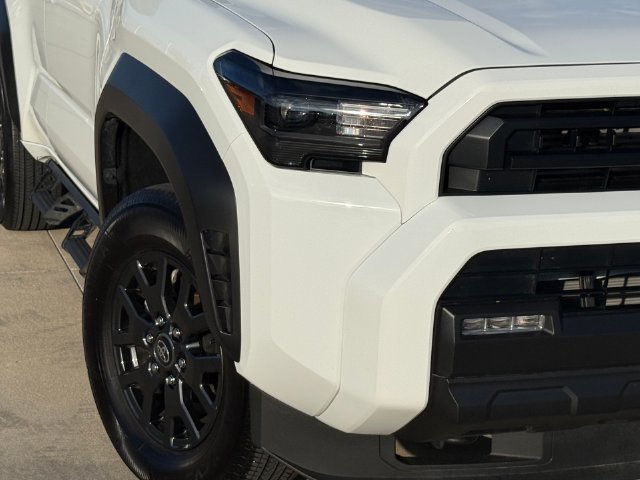 Used 2025 Toyota 4Runner SR5 AWD/4WD image 4