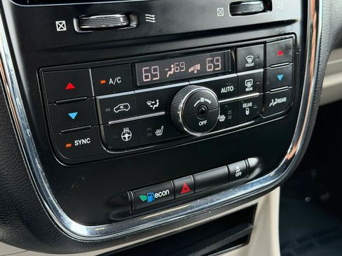 Used 2017 Dodge Grand Caravan SXT w/ Driver Convenience Group FWD image 20