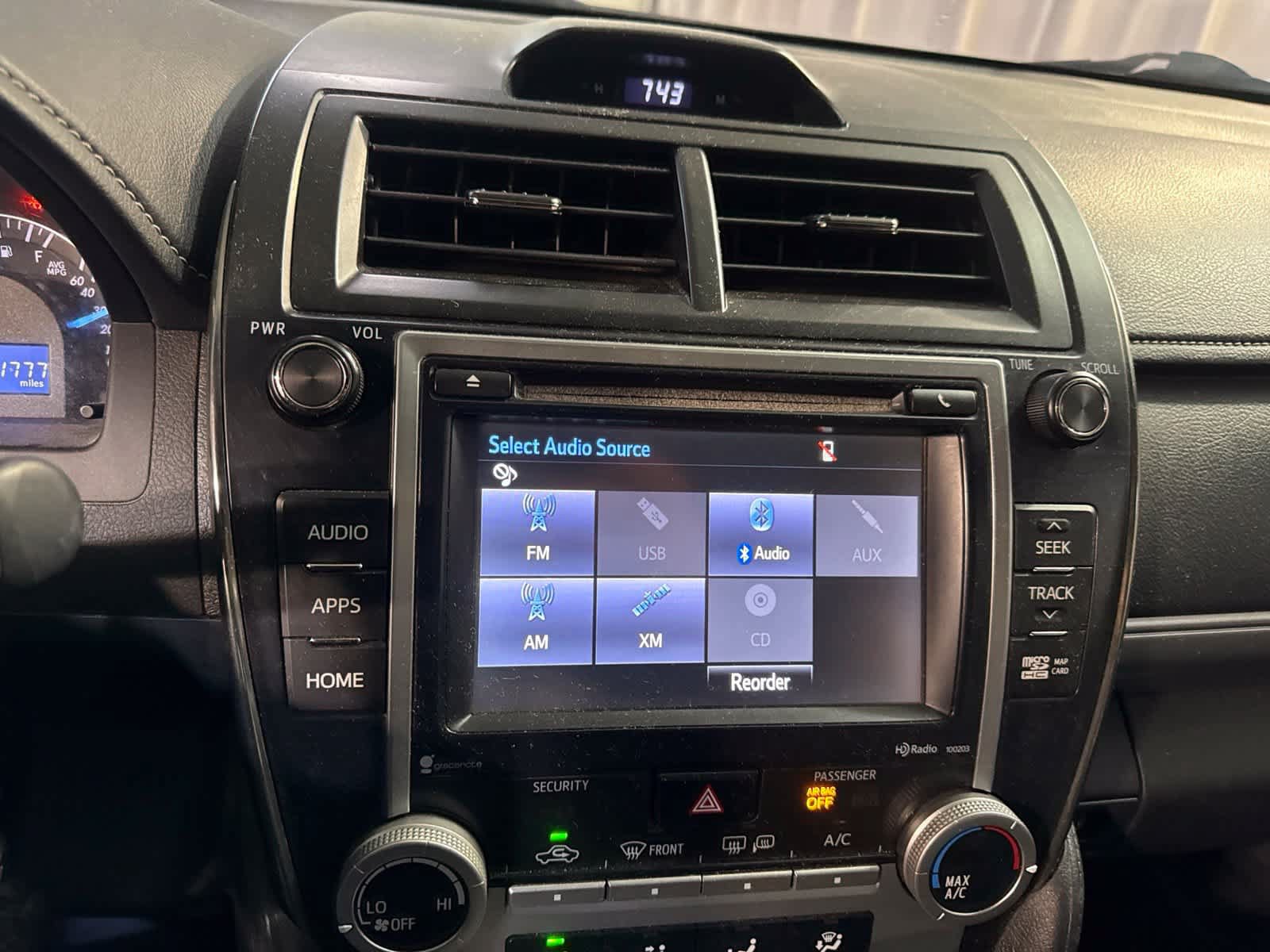 Used 2014 Toyota Camry SE FWD image 22