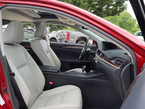 Used 2015 Lexus ES 350 w/ Luxury Package FWD image 32
