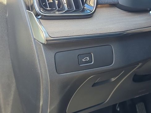 New 2026 Volvo XC90 B6 Plus w/ Protection Package AWD/4WD image 12