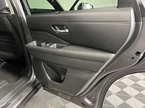 Used 2024 Nissan Pathfinder SL w/ Black Appearance Package image 31