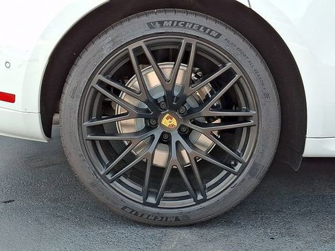 Certified 2025 Porsche Macan GTS AWD/4WD image 13