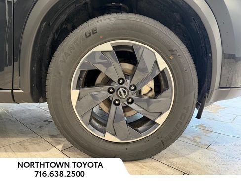 Used 2024 Nissan Rogue SV AWD/4WD image 10