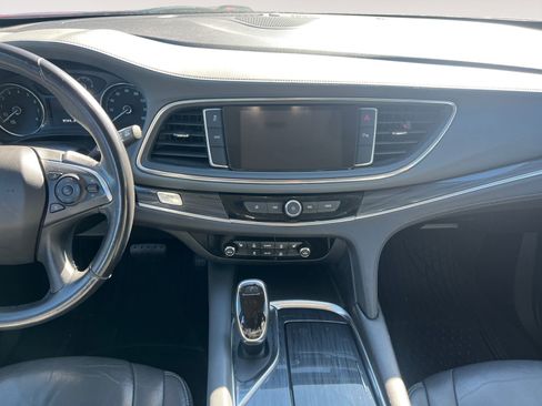 Used 2018 Buick Enclave Essence image 11